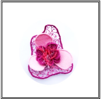 Permet de réaliser une fleur en dentelle à l'aiguille Permet de réaliser une fleur en dentelle à l'aiguille