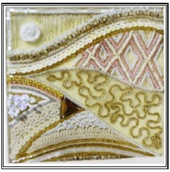 Le point de Lier est réalisé tout comme le point de Lunéville mais celui-ci a comme support de l’organza ou une autre matière textile. Le point de Lier est réalisé tout comme le point de Lunéville mais celui-ci a comme support de l’organza ou une autre matière textile.