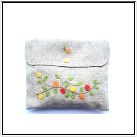 Permet d'apprendre à broder. Vous pourrez ensuite ajouter une touche personnelle à vos vêtements. Permet d'apprendre à broder. Vous pourrez ensuite ajouter une touche personnelle à vos vêtements.